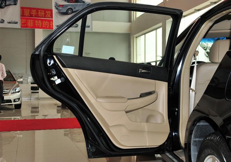 比亚迪 比亚迪F6 2011款 黄金版 1.8L MT豪华型