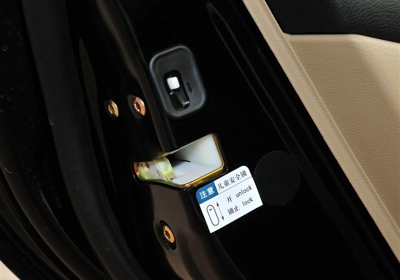 比亚迪 比亚迪F6 2011款 黄金版 1.8L MT豪华型