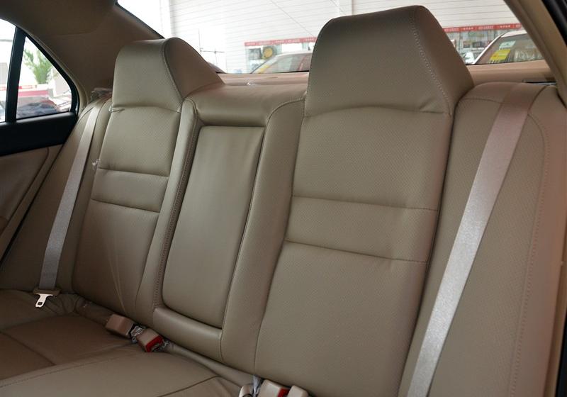 比亚迪 比亚迪F6 2011款 黄金版 1.8L MT尊享型