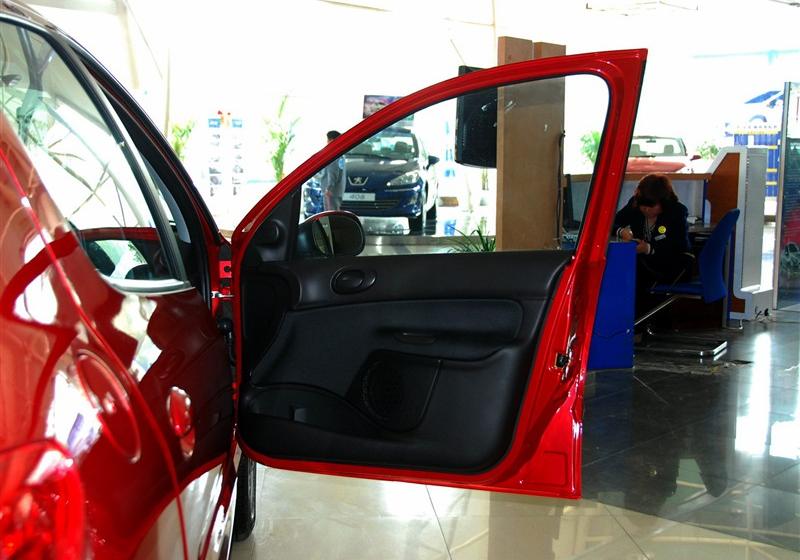 东风标致 标致207 2011款 两厢 1.6L 自动驭乐版