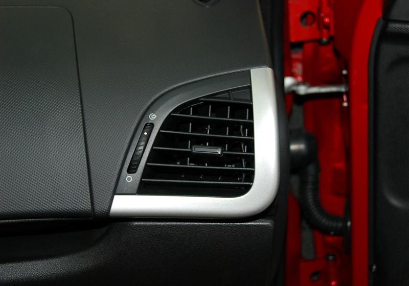 东风标致 标致207 2011款 两厢 1.6L 自动驭乐版