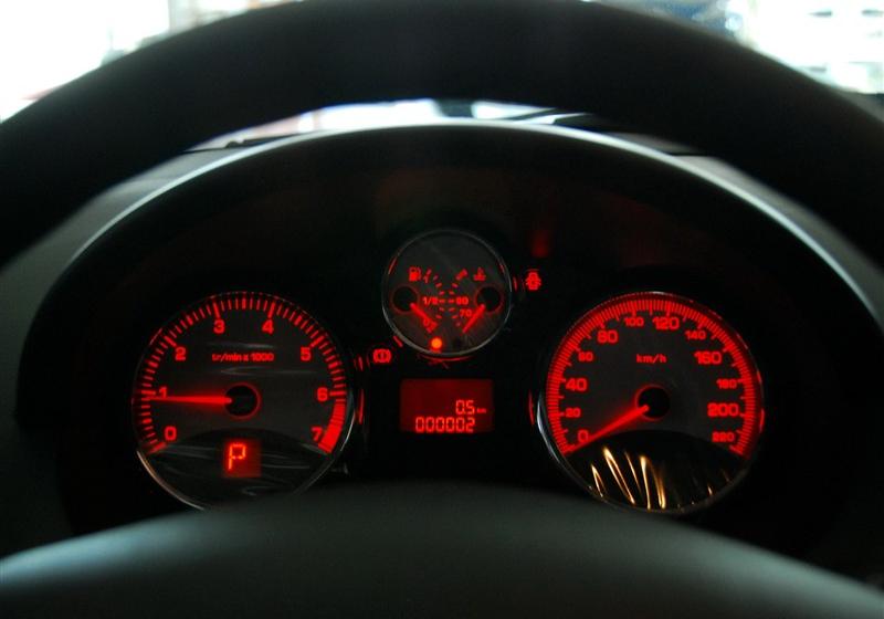 东风标致 标致207 2011款 两厢 1.6L 自动驭乐版