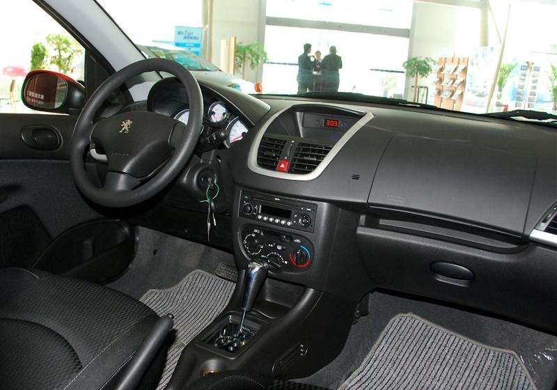 东风标致 标致207 2011款 两厢 1.6L 自动驭乐版