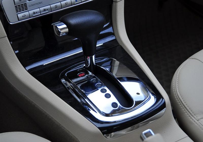 上海大众 Passat新领驭 2009款 2.0L MFI 自动尊享型