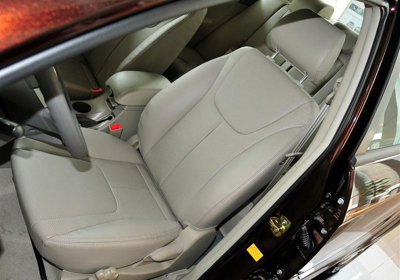 吉利汽车 帝豪EC7 2010款 1.8 CVT 天窗型