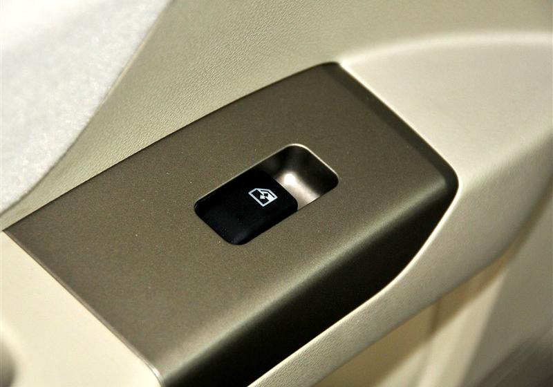 吉利汽车 帝豪EC7 2010款 1.8 CVT 天窗型