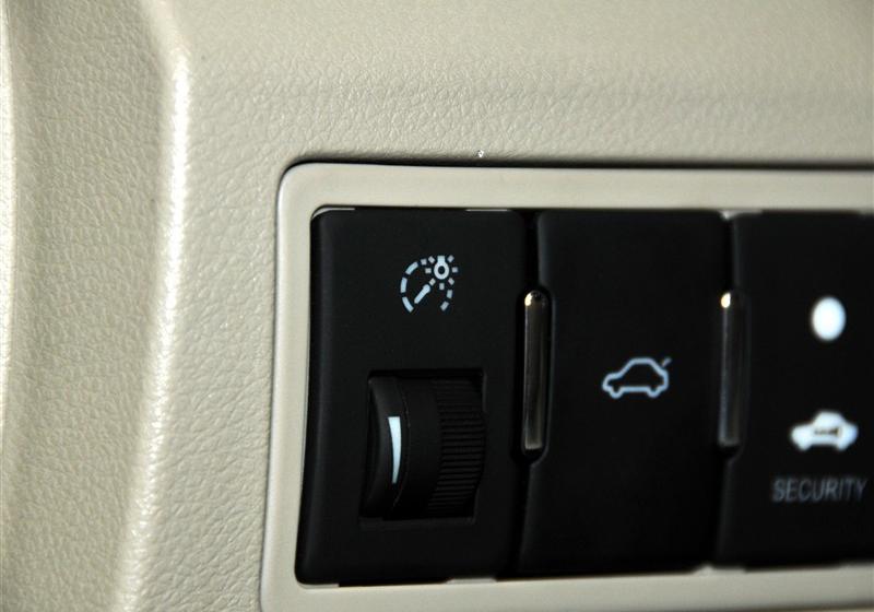 吉利汽车 帝豪EC7 2010款 1.8 CVT 天窗型