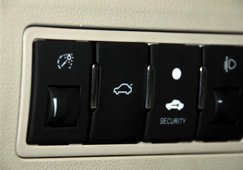 吉利汽车 帝豪EC7 2010款 1.8 CVT 天窗型