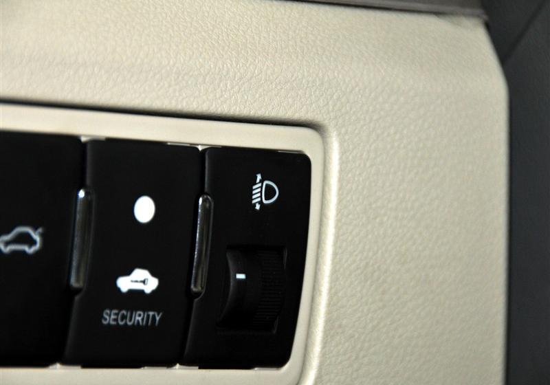 吉利汽车 帝豪EC7 2010款 1.8 CVT 天窗型