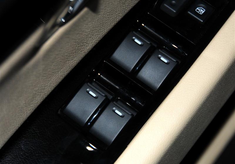 吉利汽车 帝豪EC8 2011款 2.0L 自动舒适版