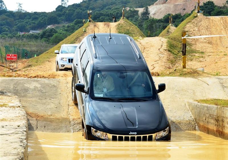 Jeep吉普 大切诺基(进口) 2011款 5.7 旗舰导航版