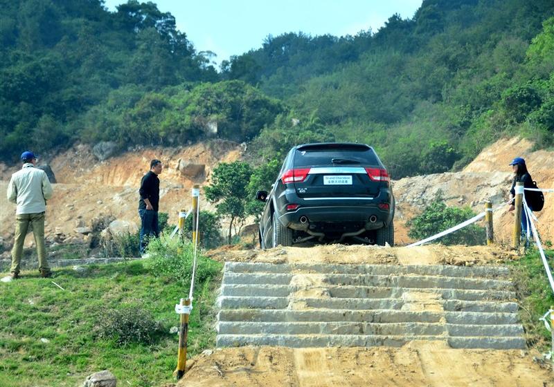 Jeep吉普 大切诺基(进口) 2011款 5.7 旗舰导航版