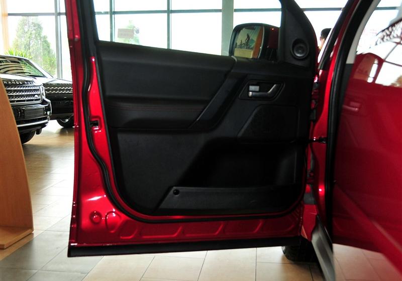路虎 神行者2 2011款 3.2L 中国红限量版
