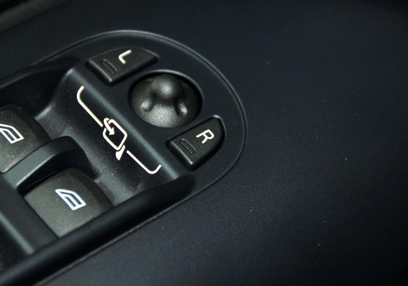 路虎 神行者2 2011款 3.2L 中国红限量版