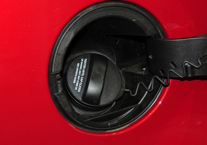路虎 神行者2 2011款 3.2L 中国红限量版