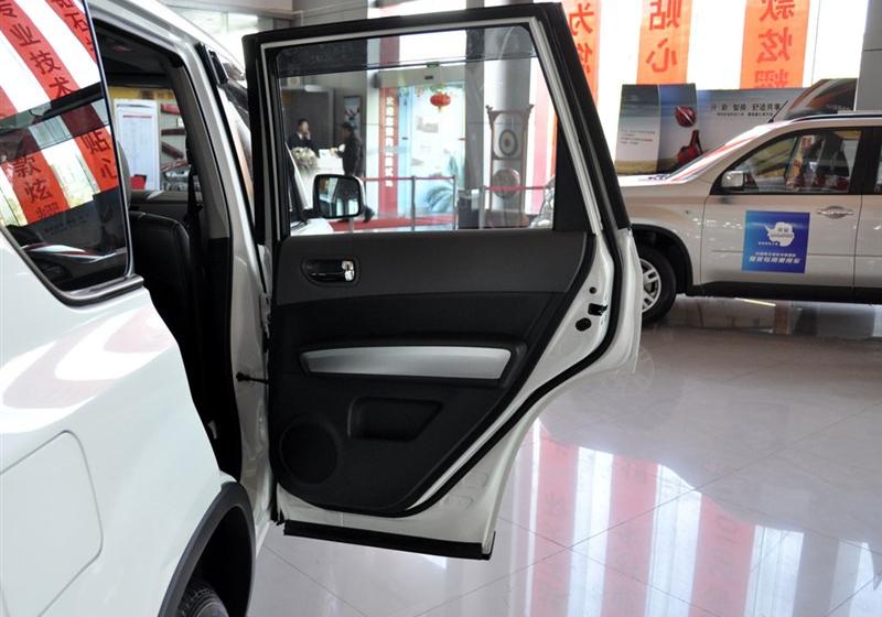 东风日产 奇骏 2010款 2.5L XL 豪华版 CVT 4WD