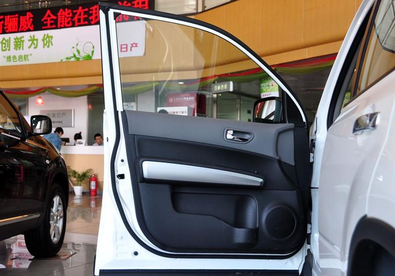 东风日产 奇骏 2010款 2.5L XV 至尊版 CVT 4WD