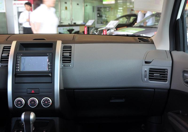 东风日产 奇骏 2010款 2.5L XV 至尊版 CVT 4WD