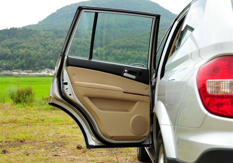 上海汽车 荣威W5 2011款 3.2L 4WD 尊域版