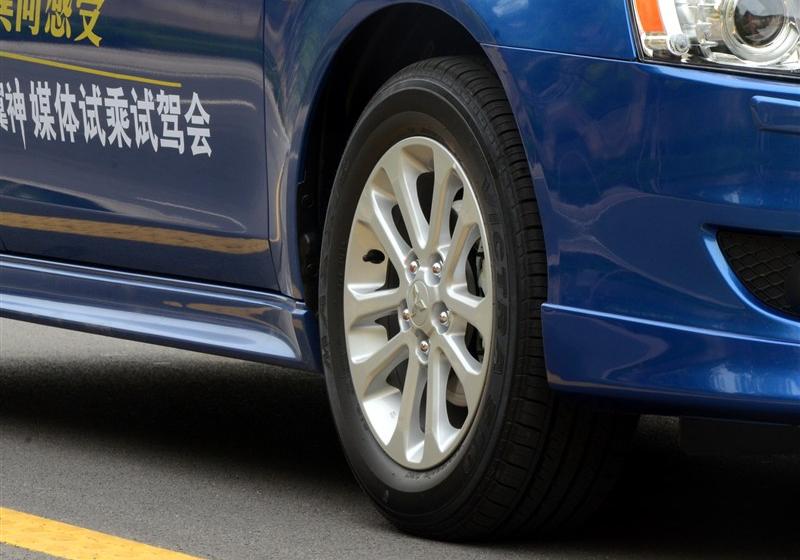 东南汽车 三菱翼神 2011款 2.0L 致炫版旗舰型CVT