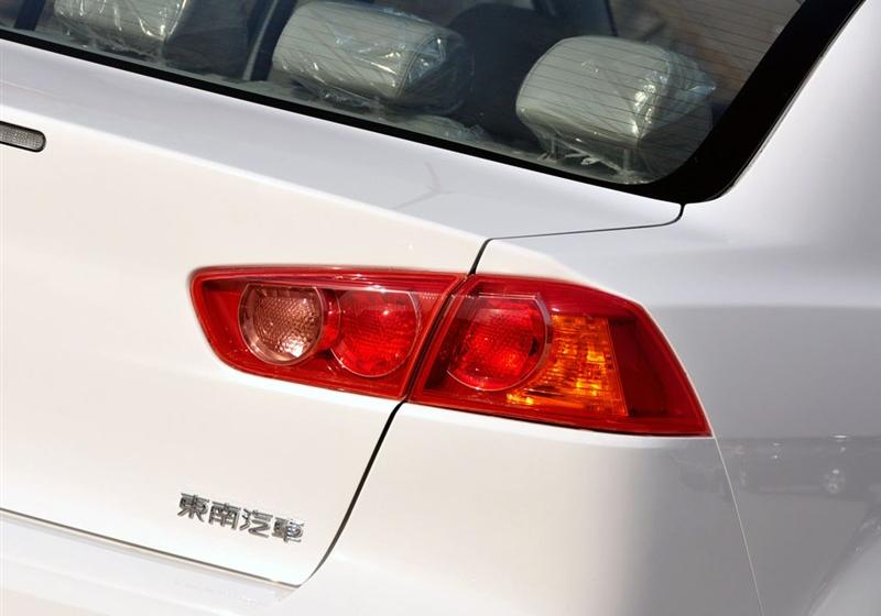 东南汽车 三菱翼神 2010款 1.8L 时尚版舒适型CVT