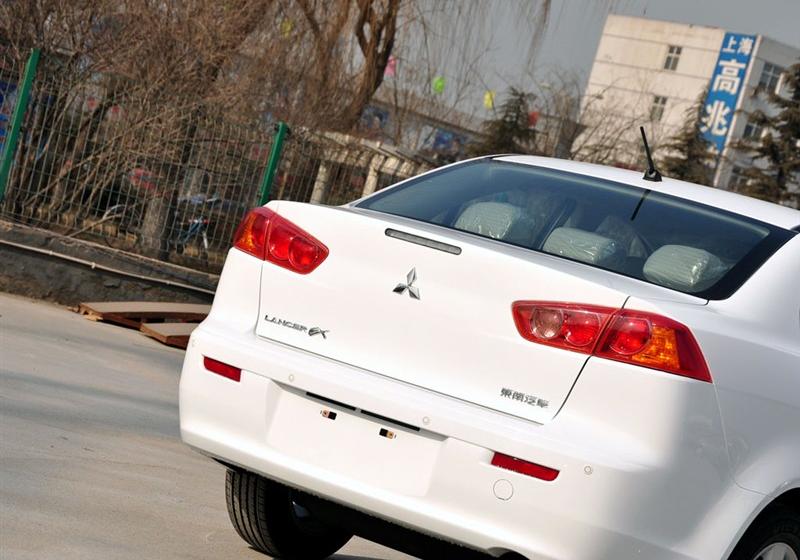 东南汽车 三菱翼神 2010款 1.8L 时尚版舒适型CVT