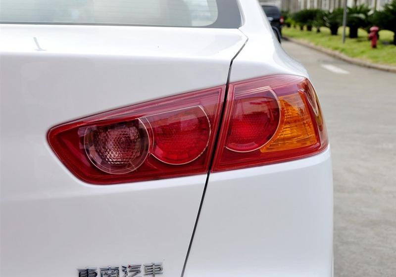 东南汽车 三菱翼神 2010款 1.8L 时尚版豪华型CVT