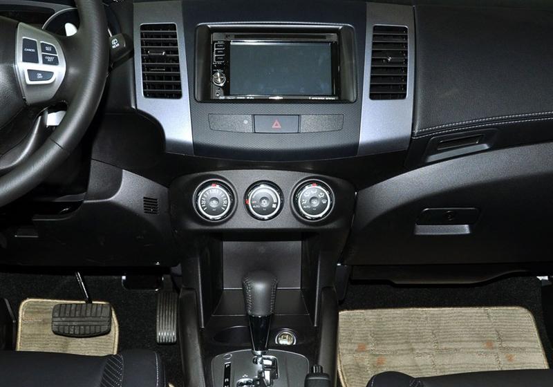 三菱(进口) OUTLANDER EX 2010款 劲界 3.0 豪华版