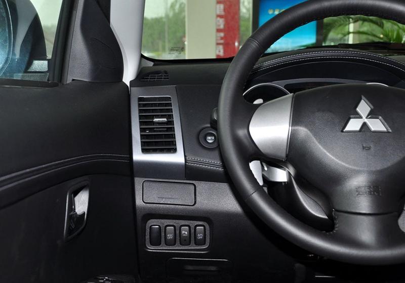 三菱(进口) OUTLANDER EX 2010款 劲界 3.0 豪华版