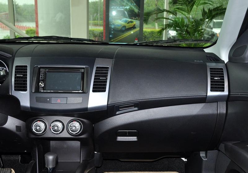 三菱(进口) OUTLANDER EX 2010款 劲界 3.0 豪华版