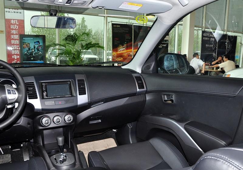 三菱(进口) OUTLANDER EX 2010款 劲界 3.0 豪华版