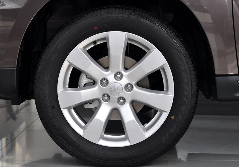 三菱(进口) OUTLANDER EX 2010款 劲界 3.0 豪华版