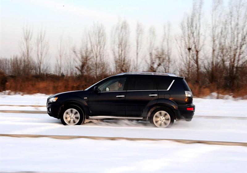 三菱(进口) OUTLANDER EX 2010款 劲界 3.0 精英GT版
