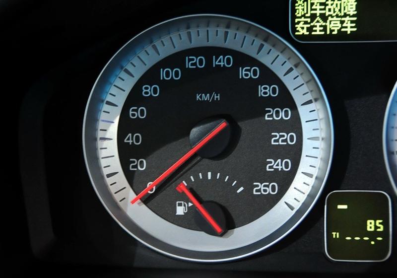 沃尔沃(进口) 沃尔沃C70 2010款 2.5 T5