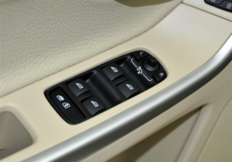 沃尔沃(进口) 沃尔沃XC60 2011款 2.0T 智雅版