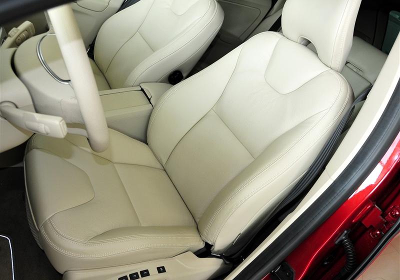 沃尔沃(进口) 沃尔沃XC60 2011款 2.0T 智雅版