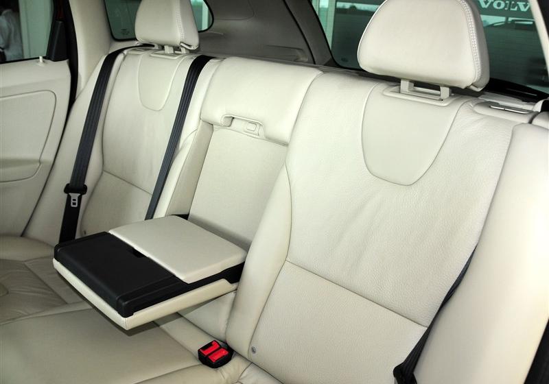 沃尔沃(进口) 沃尔沃XC60 2011款 2.0T 智雅版