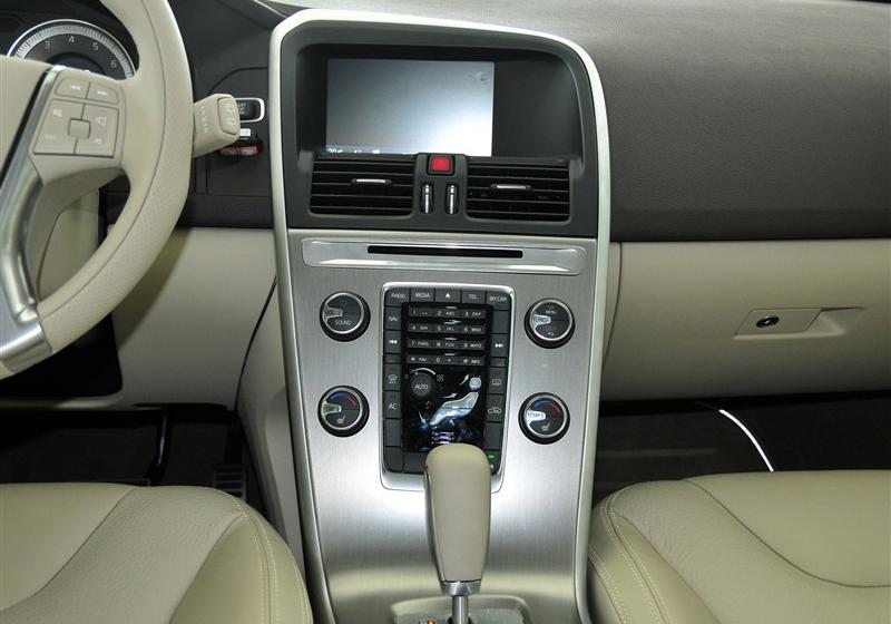 沃尔沃(进口) 沃尔沃XC60 2011款 2.0T 智雅版