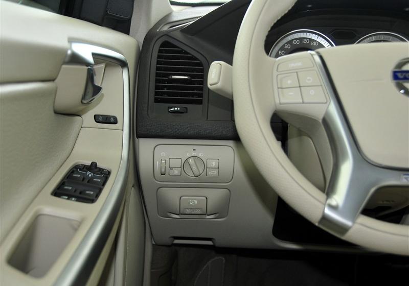 沃尔沃(进口) 沃尔沃XC60 2011款 2.0T 智雅版