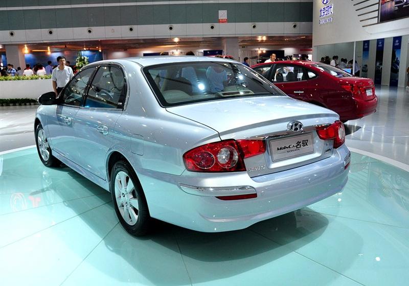 北京现代 MOINCA名驭 2009款 2.0 GL手动豪华版