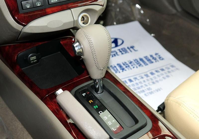 北京现代 MOINCA名驭 2009款 2.0 GL自动尊贵版