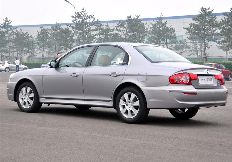 北京现代 MOINCA名驭 2009款 2.0 GL导航版
