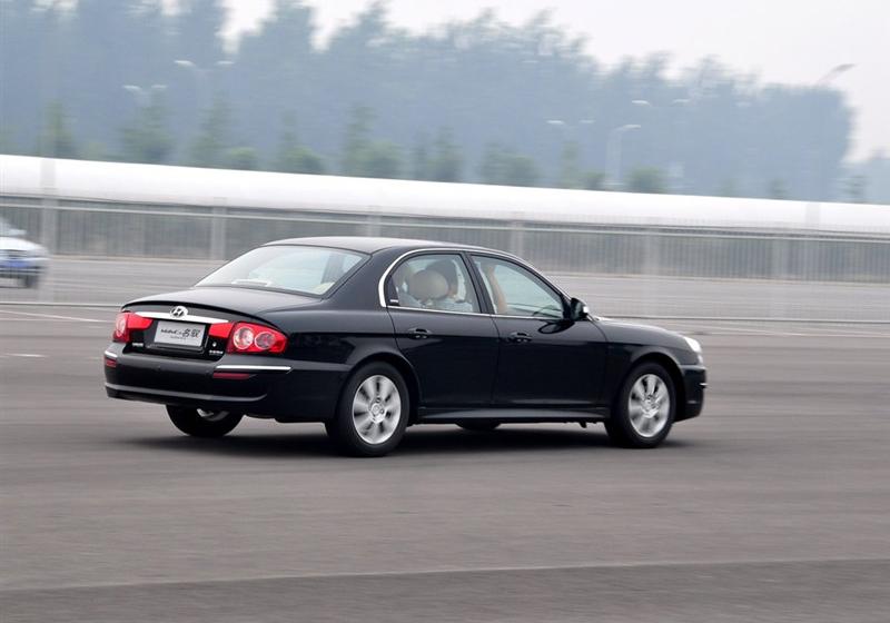 北京现代 MOINCA名驭 2009款 2.0 GL导航版