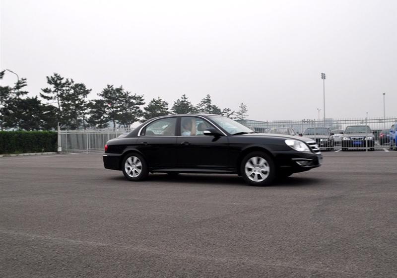北京现代 MOINCA名驭 2009款 2.0 GL导航版