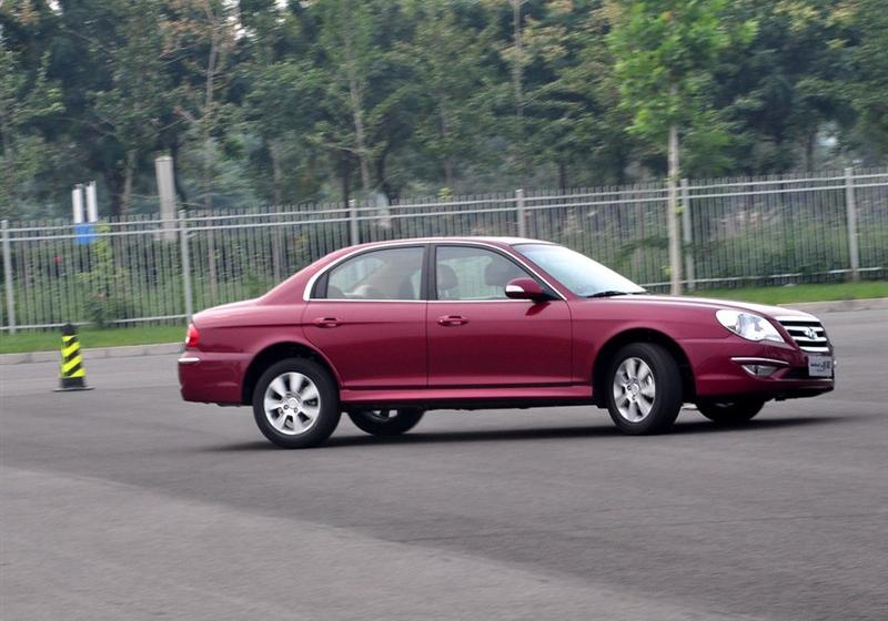 北京现代 MOINCA名驭 2009款 2.0 GL导航版