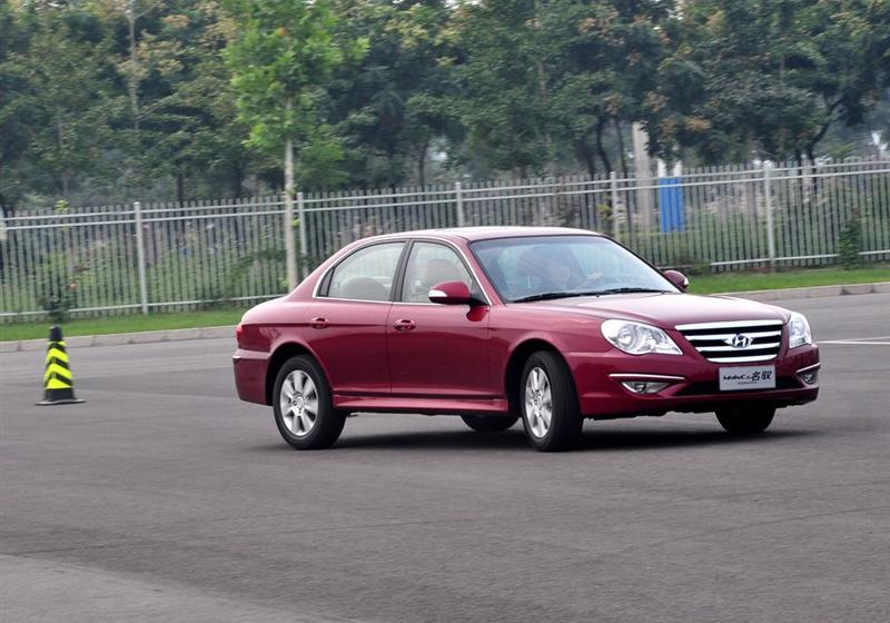 北京现代 MOINCA名驭 2009款 2.0 GL导航版