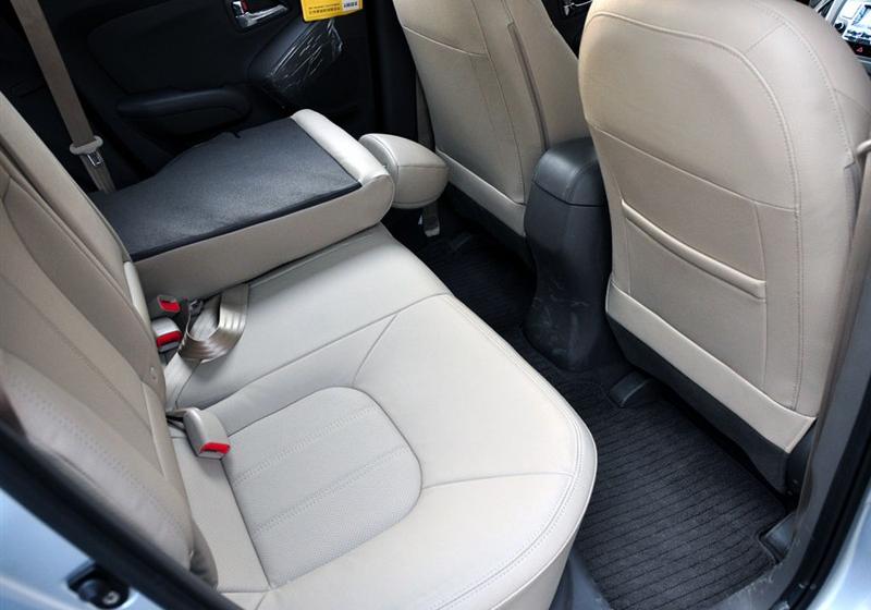 北京现代 北京现代ix35 2010款 尊贵版 2.4GLS 2WD AT