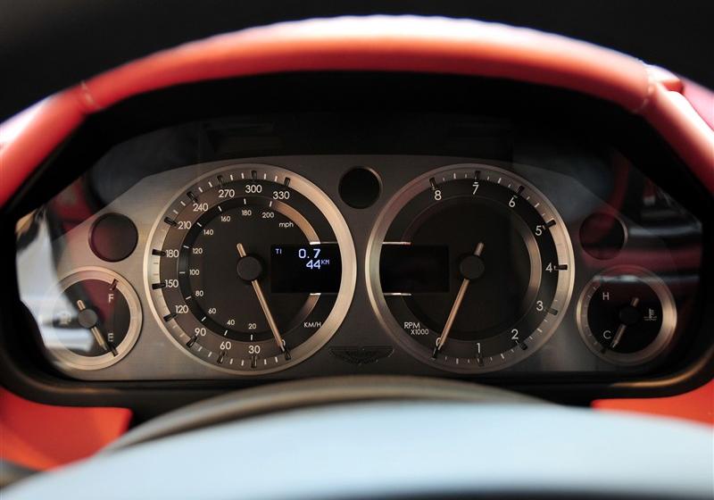 阿斯顿马丁DB9  2011款 6.0 Touchtronic Volante
