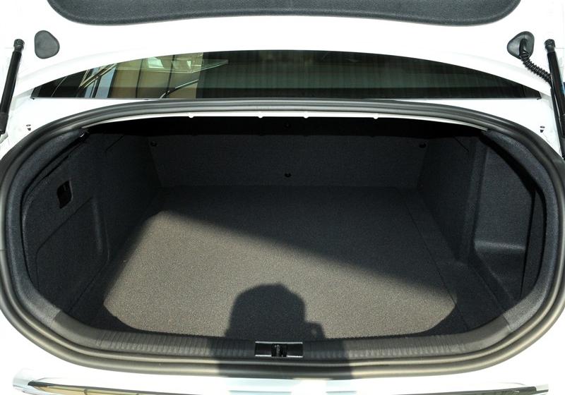 奥迪A6L  2011款 2.4 舒适型
