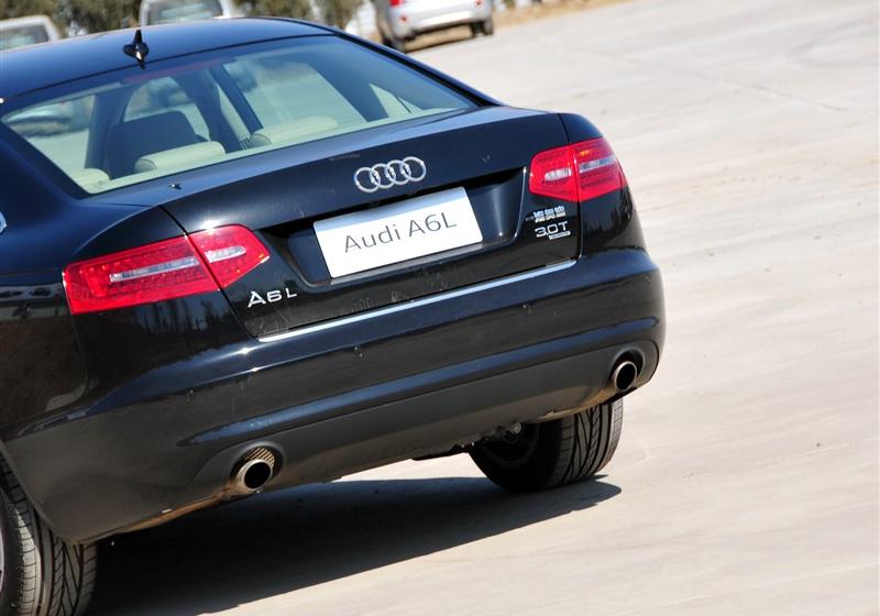奥迪A6L  2011款 3.0 TFSI quattro 豪华型